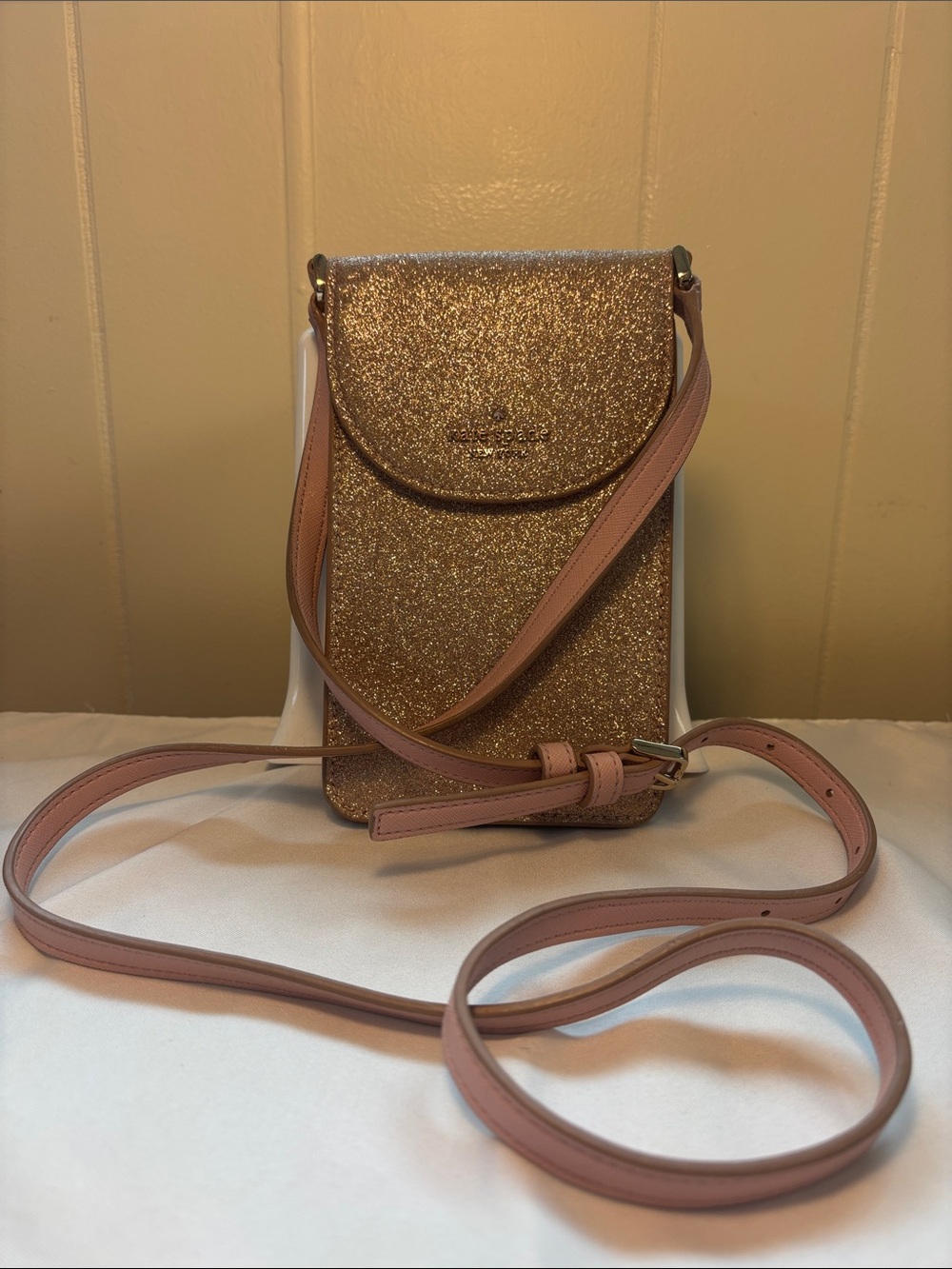 EUC Kate Spade Shimmy Glitter North South Flap Phone Crossbody Rose Gold